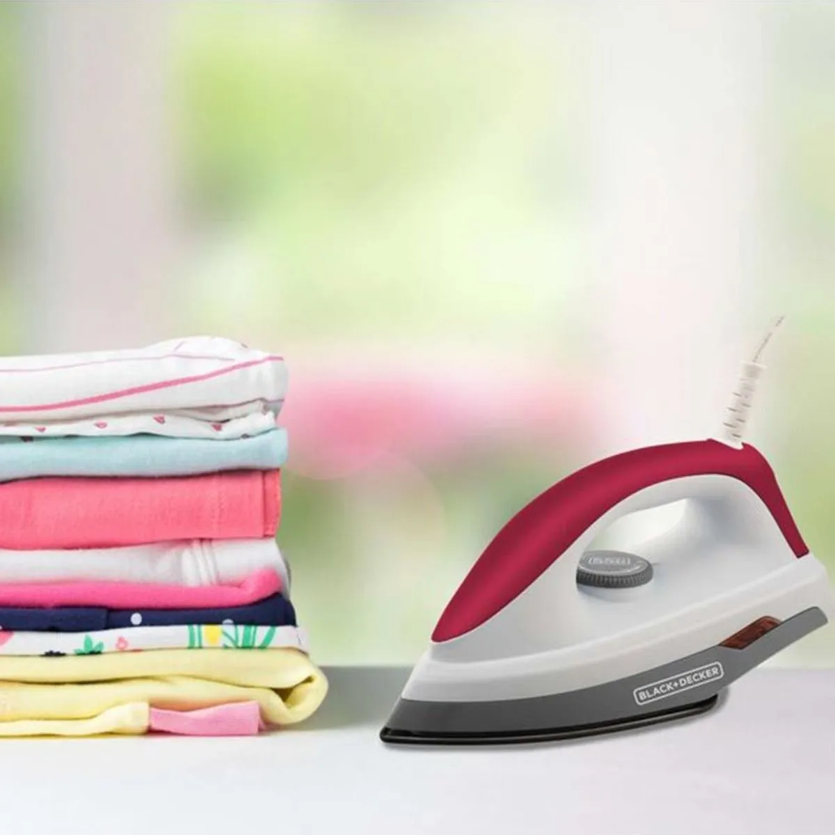 Ferro De Passar Seco Black & Decker F300-B2 Base Antiaderente 1000w 220V