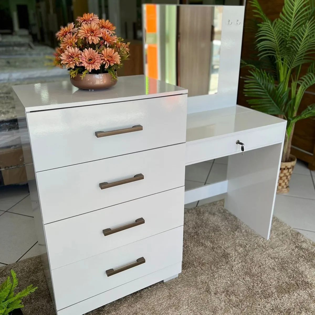 Cômoda 4 Gavetas Com Baú e Espelho Gênova Branca Moval