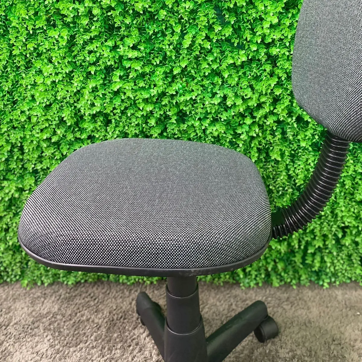 Cadeira Secretária Giratória Sem Braço Cinza/Preto