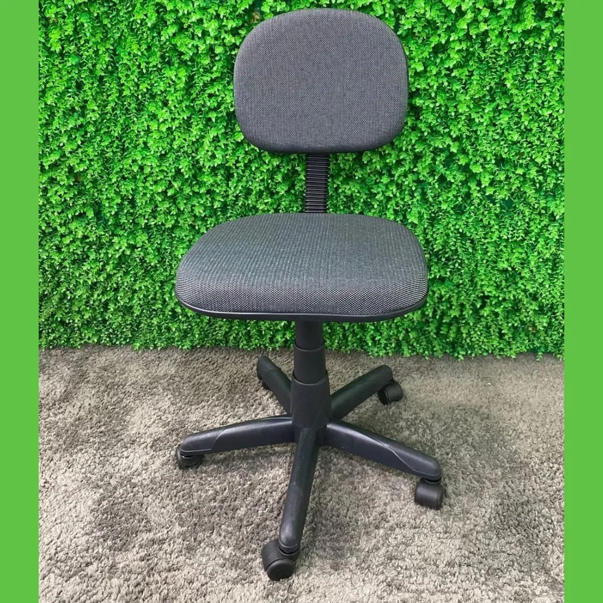 Cadeira Secretária Giratória Sem Braço Cinza/Preto