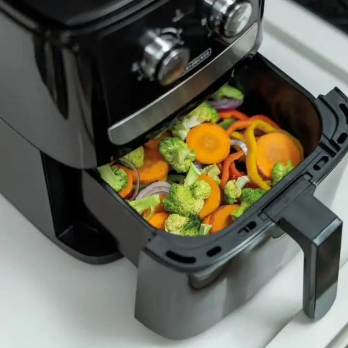 Fritadeira Elétrica Air Fryer Black & Decker AFM4 4L Preta 1400W 220V