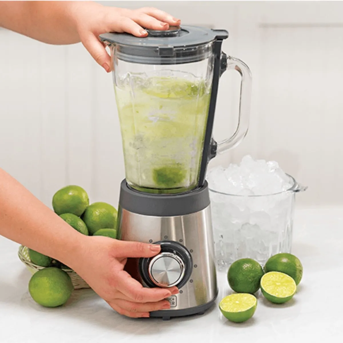 Liquidificador 2 Litros Jarra De Vidro 700W Gourmand Gris L7000G 220V Black & Decker